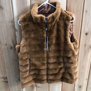NWT Charlie collection reversible puffer vest medium with pockets